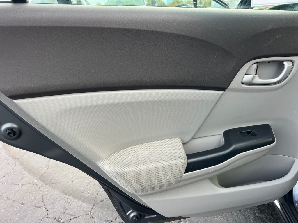 Honda Civic LX Sedan 5-Speed AT 2012 Honda Civic LX Sedan 5-Speed AT 2012