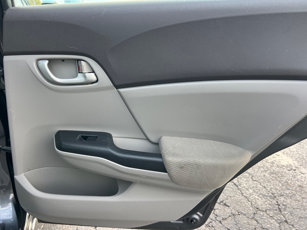 Honda Civic LX Sedan 5-Speed AT 2012 Honda Civic LX Sedan 5-Speed AT 2012