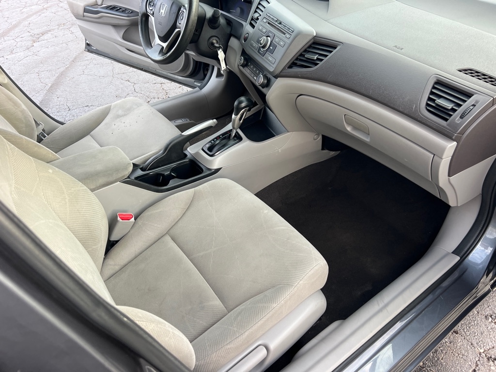 Honda Civic LX Sedan 5-Speed AT 2012 Honda Civic LX Sedan 5-Speed AT 2012