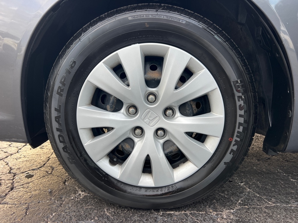 Honda Civic LX Sedan 5-Speed AT 2012 Honda Civic LX Sedan 5-Speed AT 2012