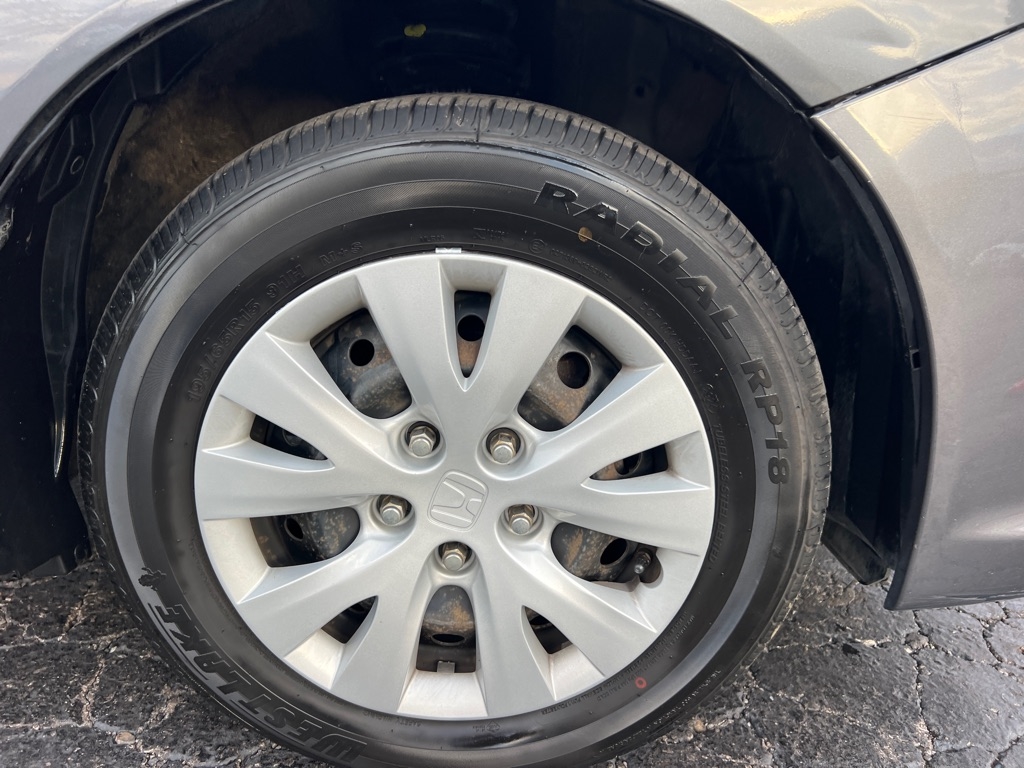 Honda Civic LX Sedan 5-Speed AT 2012 Honda Civic LX Sedan 5-Speed AT 2012