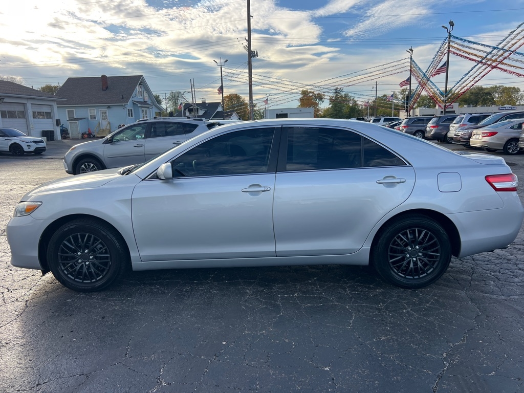 Toyota Camry SE V6 6-Spd AT 2011 Toyota Camry SE V6 6-Spd AT 2011