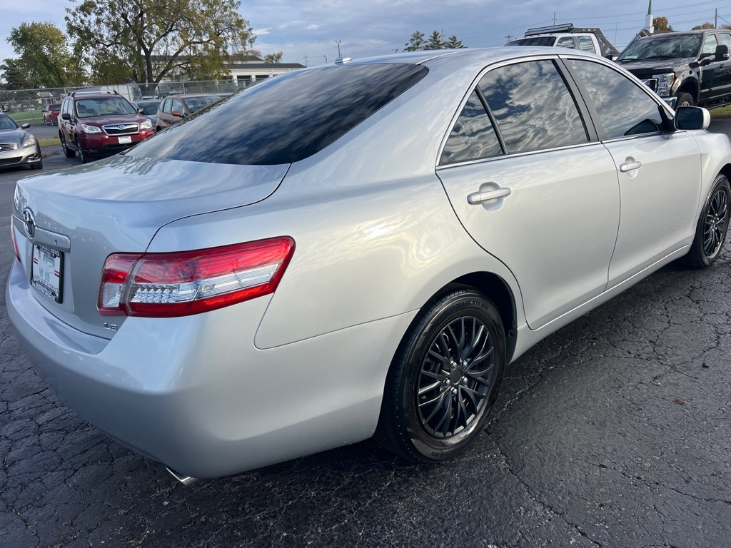 Toyota Camry SE V6 6-Spd AT 2011 Toyota Camry SE V6 6-Spd AT 2011