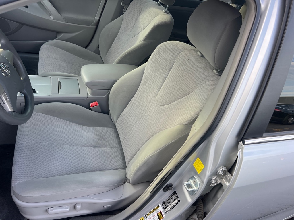 Toyota Camry SE V6 6-Spd AT 2011 Toyota Camry SE V6 6-Spd AT 2011