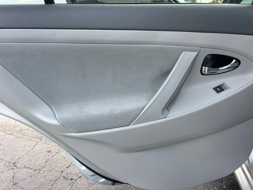 Toyota Camry SE V6 6-Spd AT 2011 Toyota Camry SE V6 6-Spd AT 2011