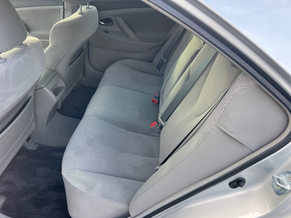 Toyota Camry SE V6 6-Spd AT 2011 Toyota Camry SE V6 6-Spd AT 2011