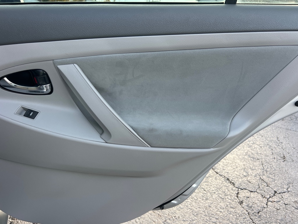 Toyota Camry SE V6 6-Spd AT 2011 Toyota Camry SE V6 6-Spd AT 2011