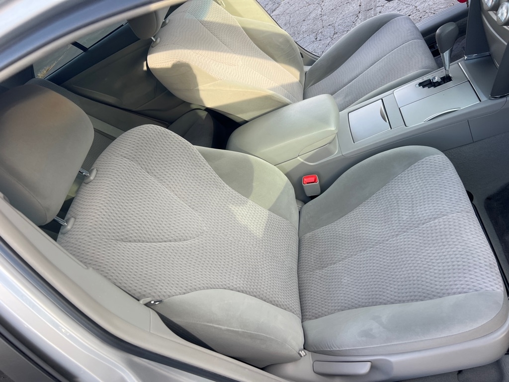 Toyota Camry SE V6 6-Spd AT 2011 Toyota Camry SE V6 6-Spd AT 2011