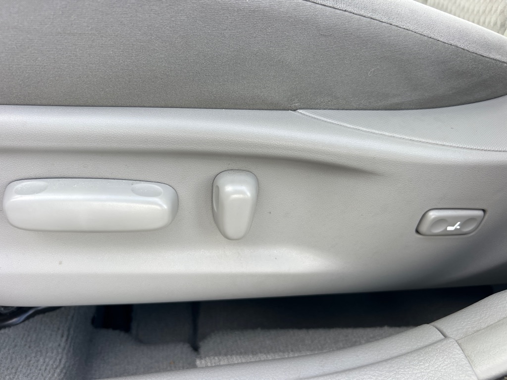 Toyota Camry SE V6 6-Spd AT 2011 Toyota Camry SE V6 6-Spd AT 2011