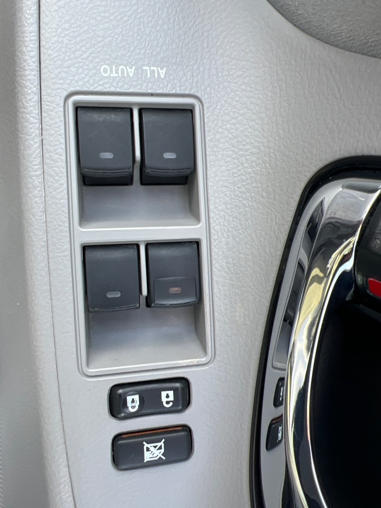 Toyota Camry SE V6 6-Spd AT 2011 Toyota Camry SE V6 6-Spd AT 2011