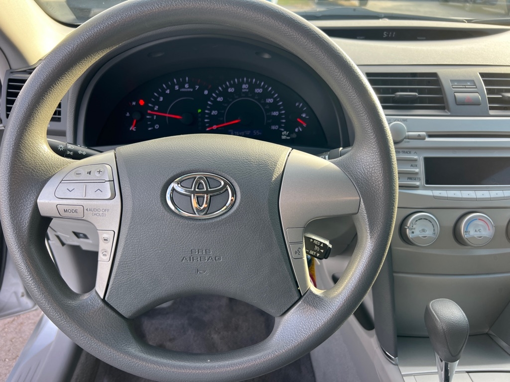 Toyota Camry SE V6 6-Spd AT 2011 Toyota Camry SE V6 6-Spd AT 2011