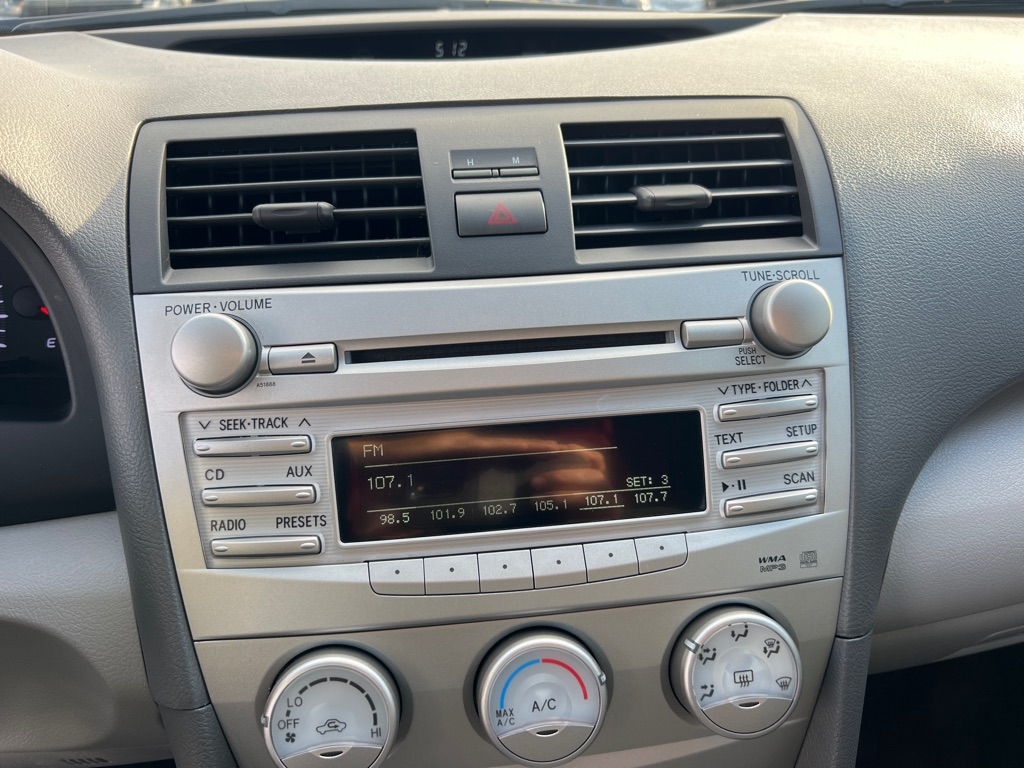 Toyota Camry SE V6 6-Spd AT 2011 Toyota Camry SE V6 6-Spd AT 2011