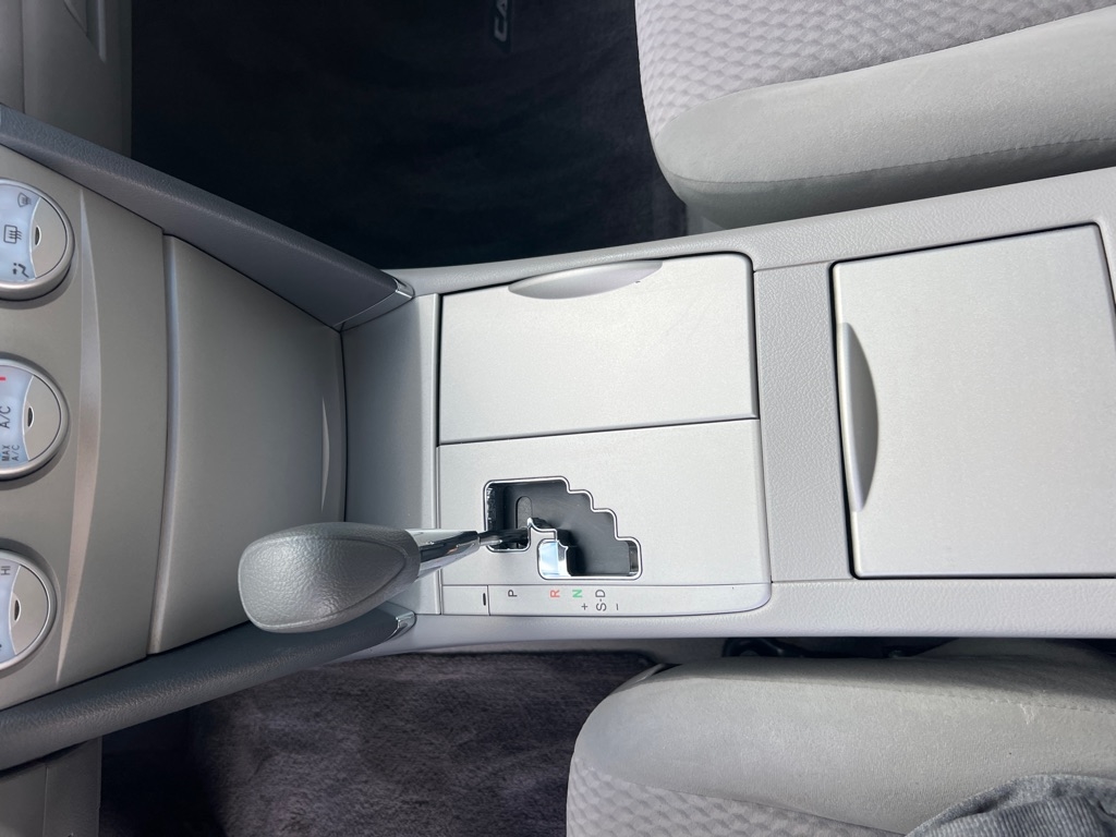 Toyota Camry SE V6 6-Spd AT 2011 Toyota Camry SE V6 6-Spd AT 2011