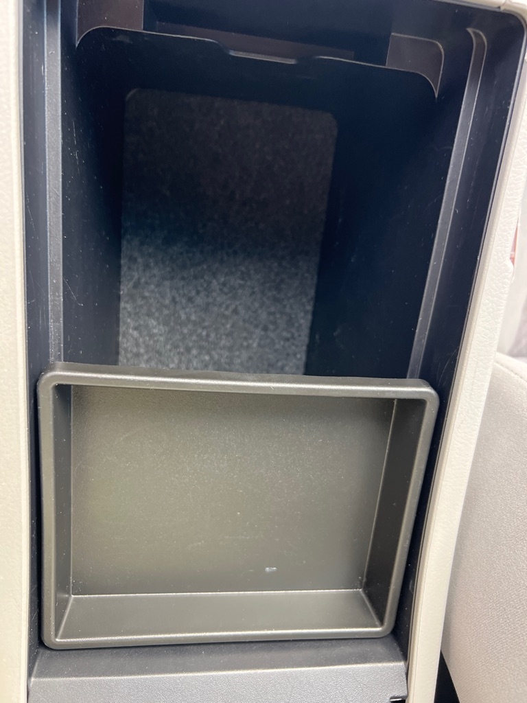 Toyota Camry SE V6 6-Spd AT 2011 Toyota Camry SE V6 6-Spd AT 2011