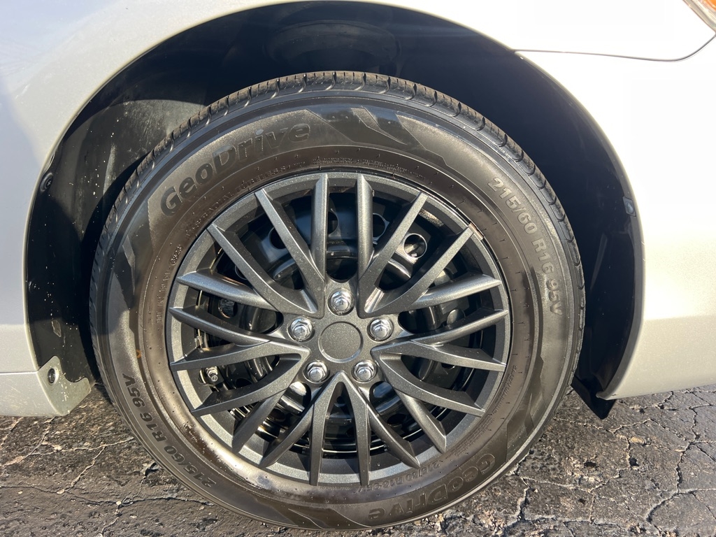 Toyota Camry SE V6 6-Spd AT 2011 Toyota Camry SE V6 6-Spd AT 2011