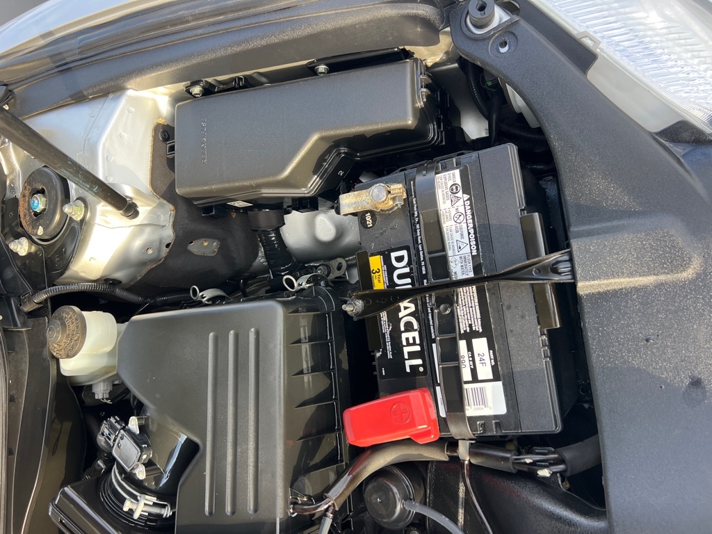 Toyota Camry SE V6 6-Spd AT 2011 Toyota Camry SE V6 6-Spd AT 2011