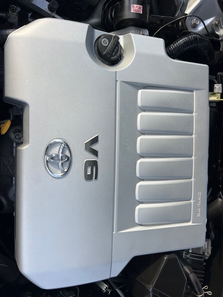 Toyota Camry SE V6 6-Spd AT 2011 Toyota Camry SE V6 6-Spd AT 2011