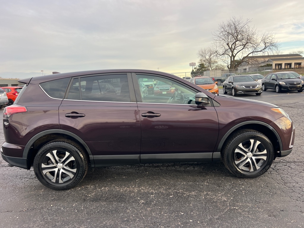 Toyota RAV4 LE FWD 2018