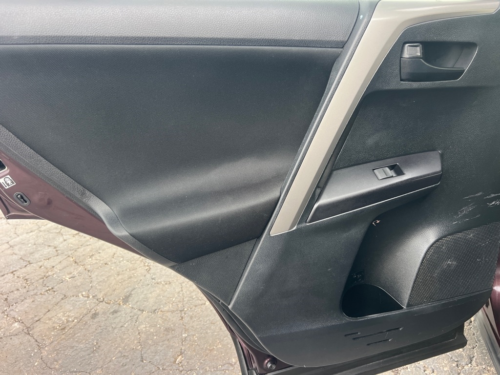 Toyota RAV4 LE FWD 2018