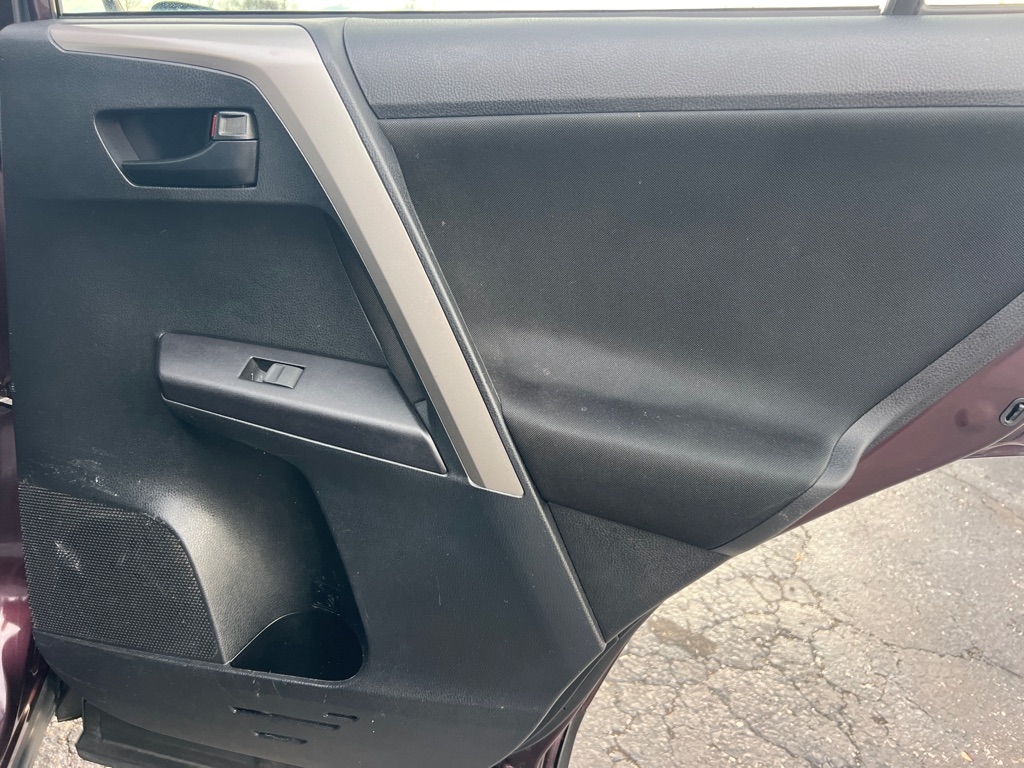 Toyota RAV4 LE FWD 2018