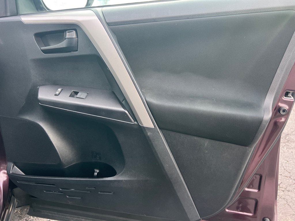 Toyota RAV4 LE FWD 2018