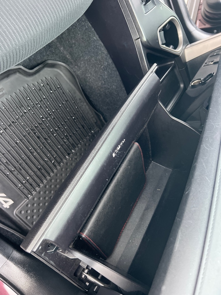 Toyota RAV4 LE FWD 2018