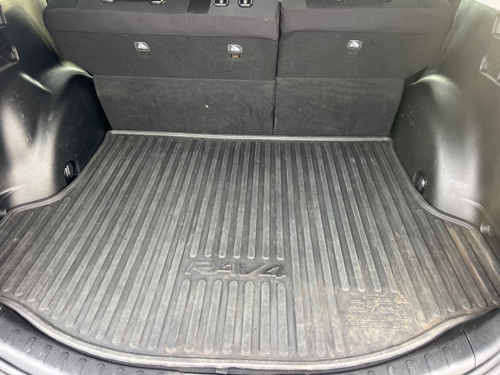 Toyota RAV4 LE FWD 2018