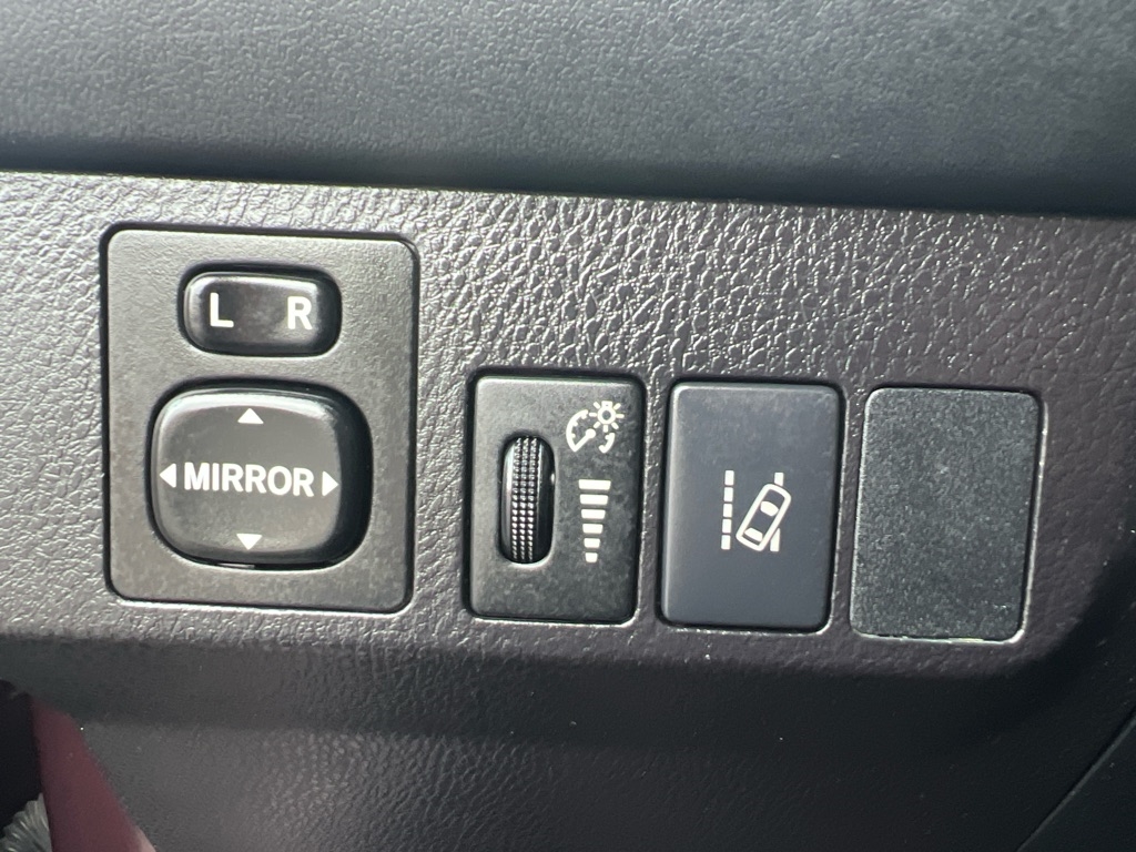 Toyota RAV4 LE FWD 2018