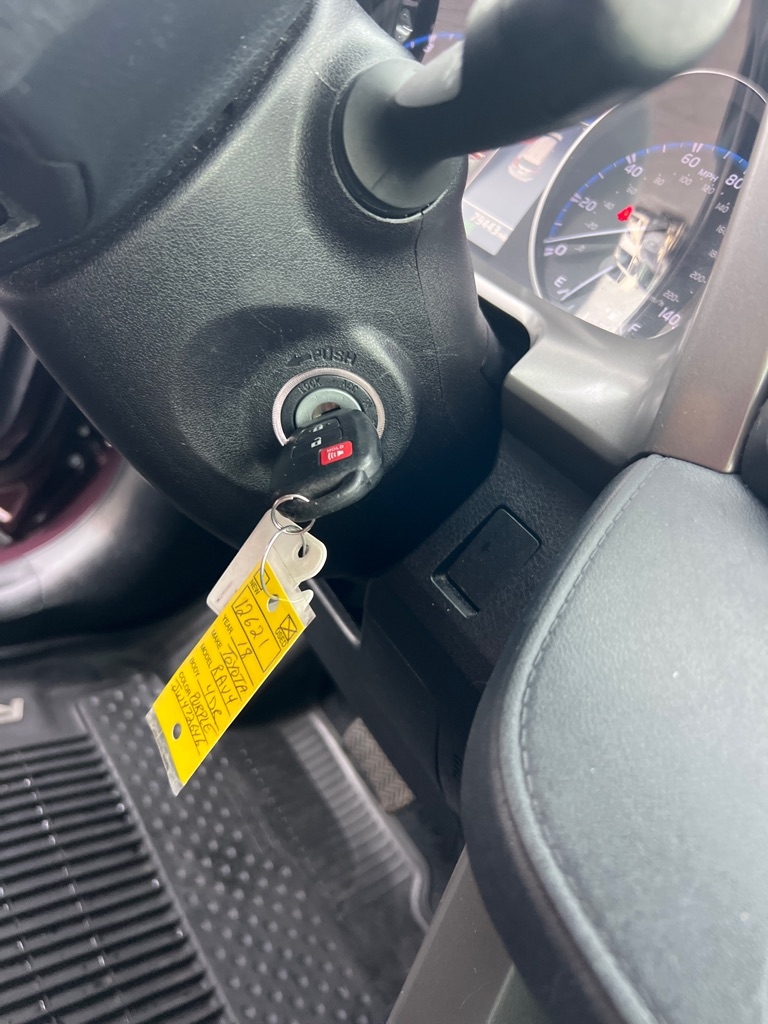 Toyota RAV4 LE FWD 2018