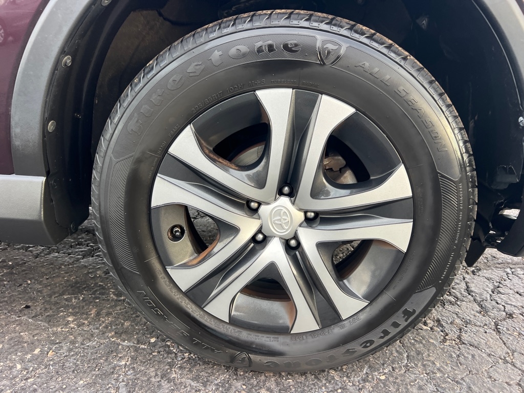 Toyota RAV4 LE FWD 2018