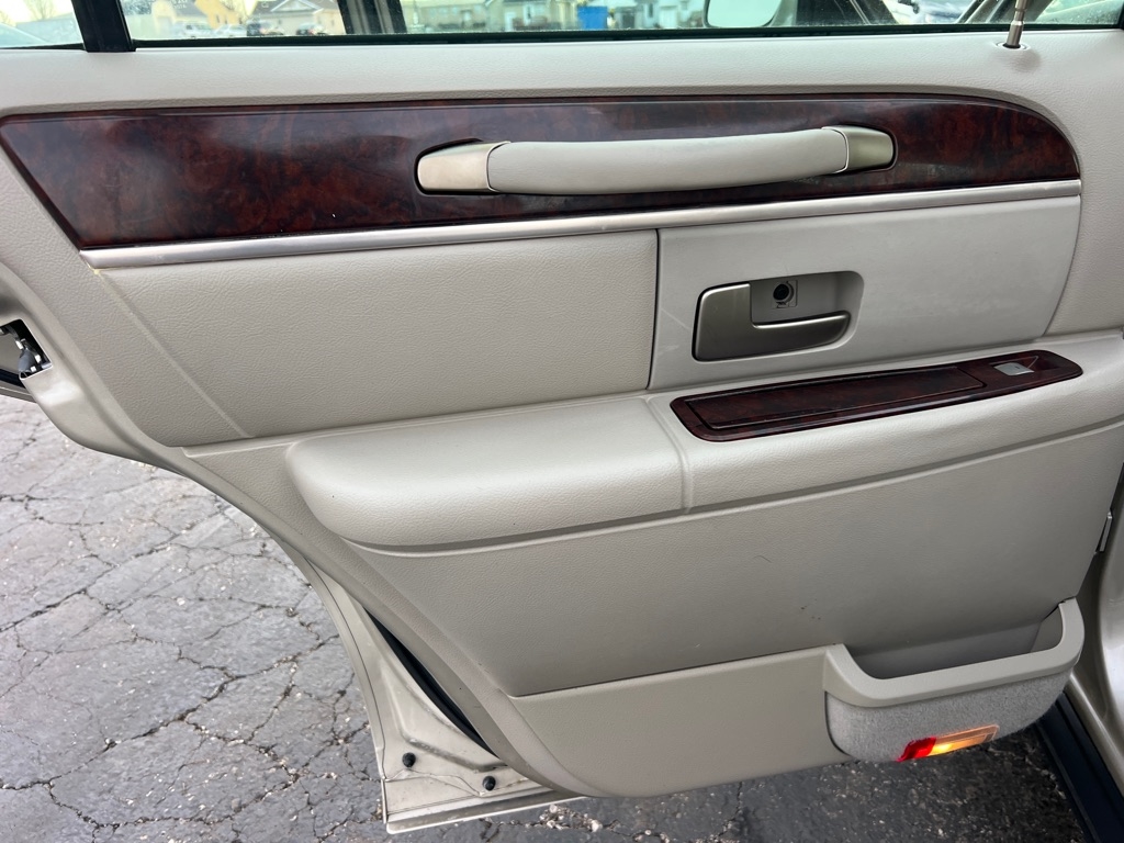 Lincoln Town Car Signature Limited 2009