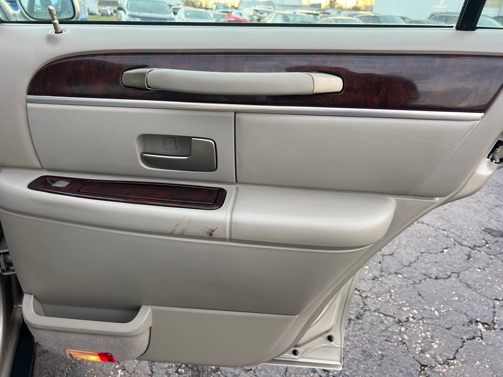 Lincoln Town Car Signature Limited 2009