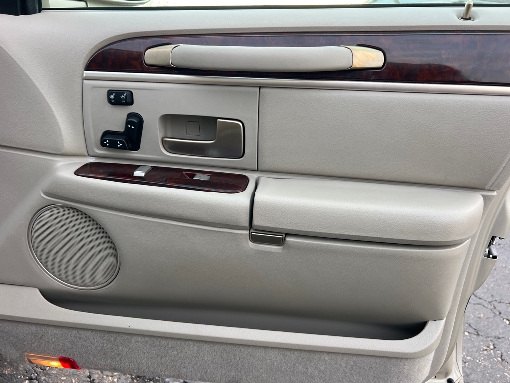 Lincoln Town Car Signature Limited 2009