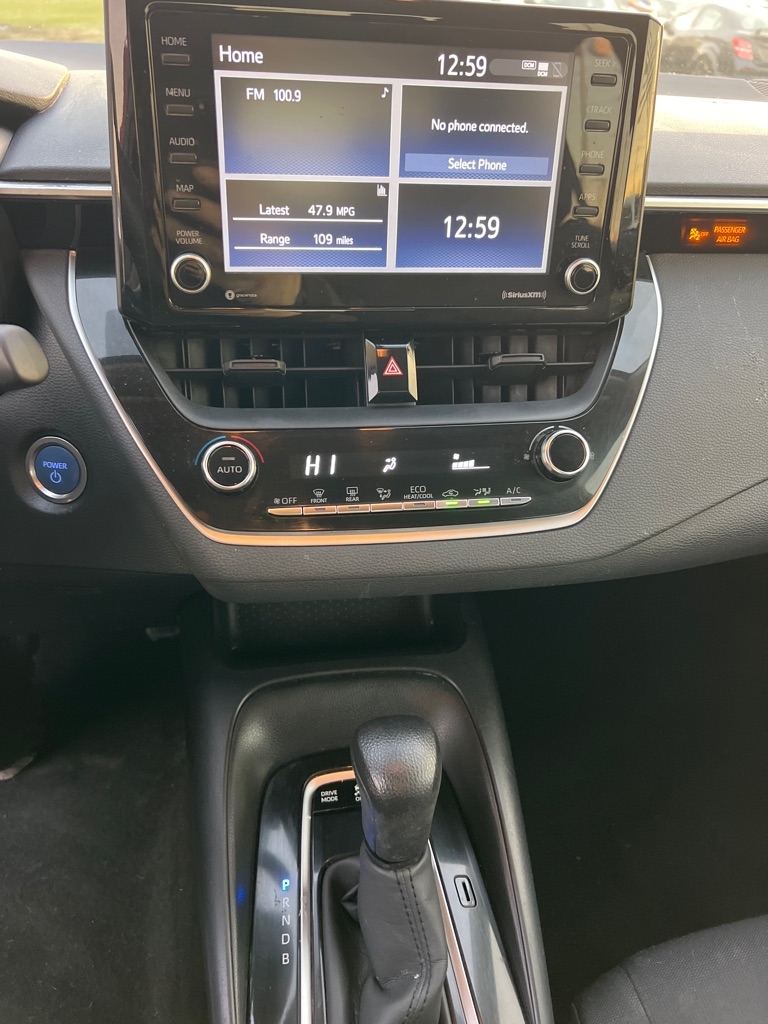 Toyota Corolla LE Hybrid 2022