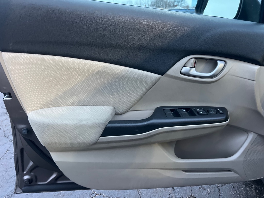 Honda Civic LX Sedan 5-Speed AT 2013