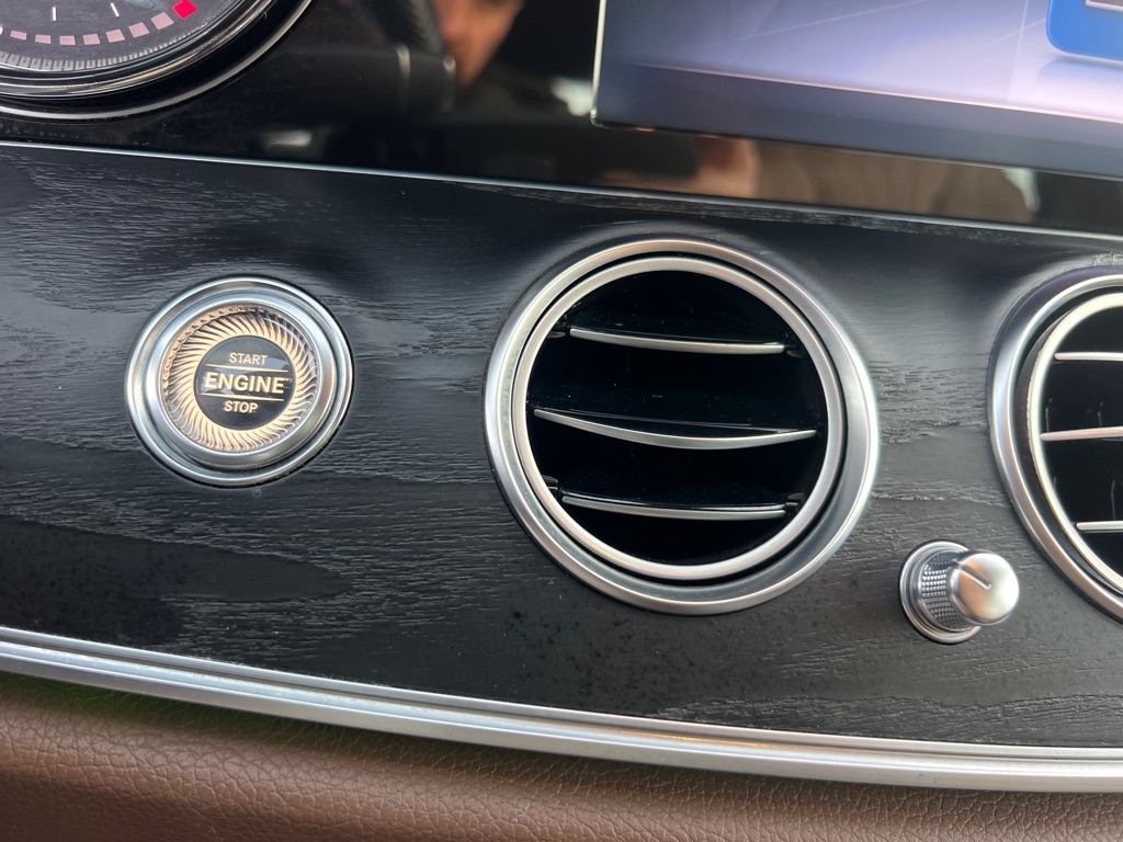 Mercedes-Benz E-Class E300 Luxury 4MATIC Sedan 2017