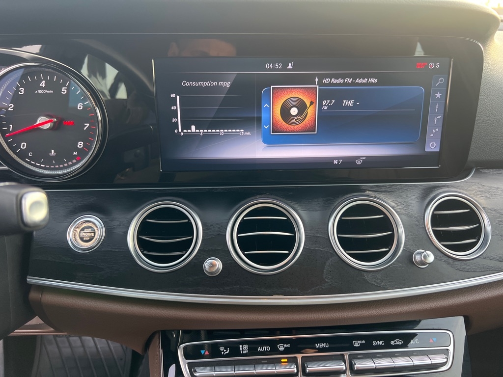 Mercedes-Benz E-Class E300 Luxury 4MATIC Sedan 2017