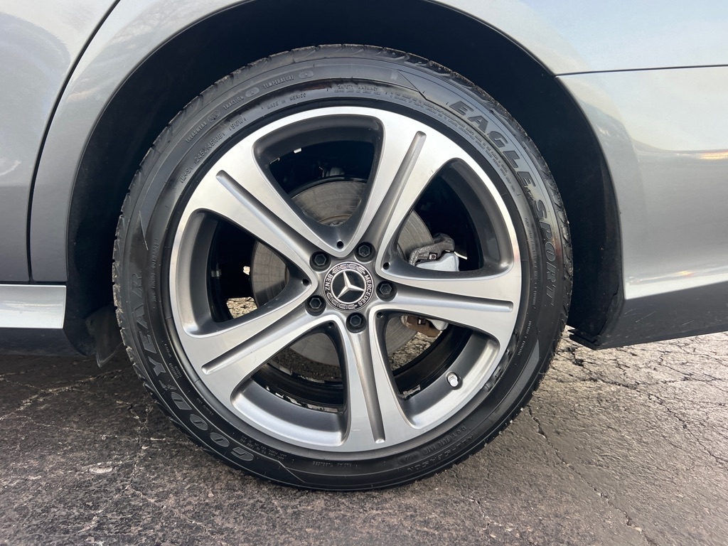 Mercedes-Benz E-Class E300 Luxury 4MATIC Sedan 2017