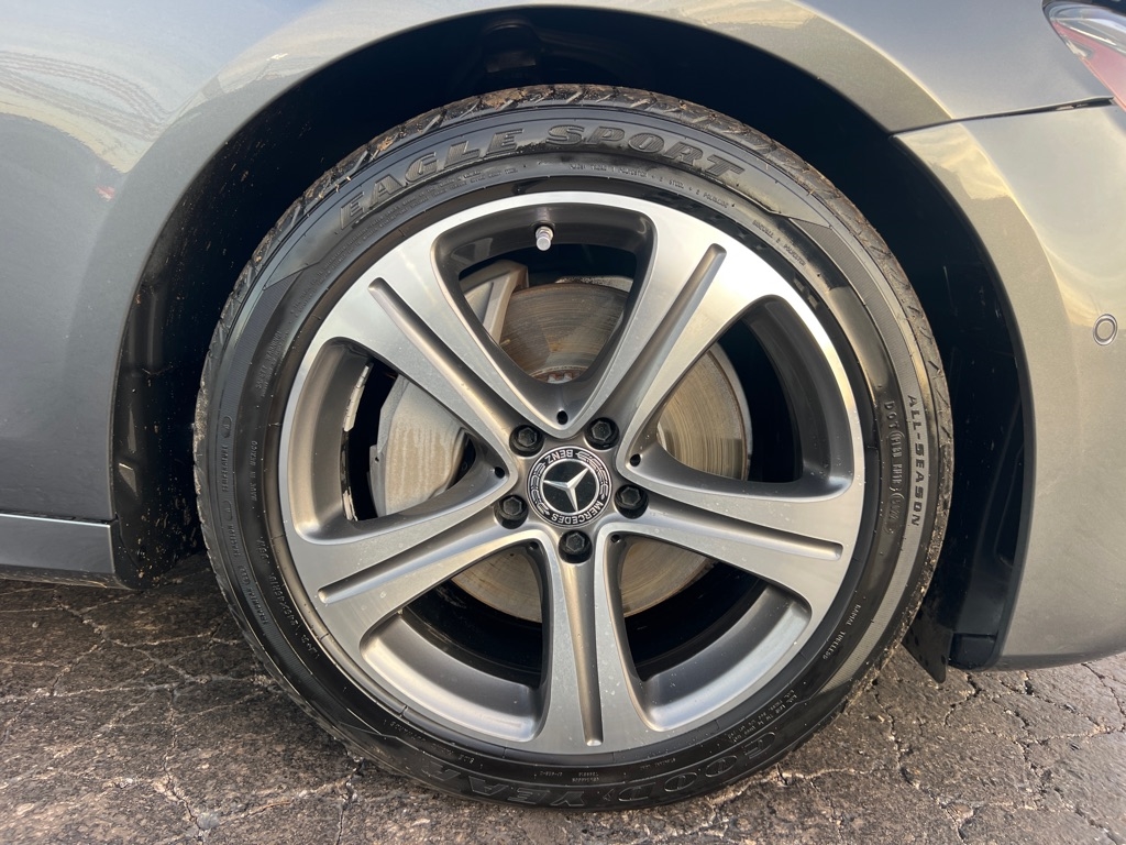 Mercedes-Benz E-Class E300 Luxury 4MATIC Sedan 2017