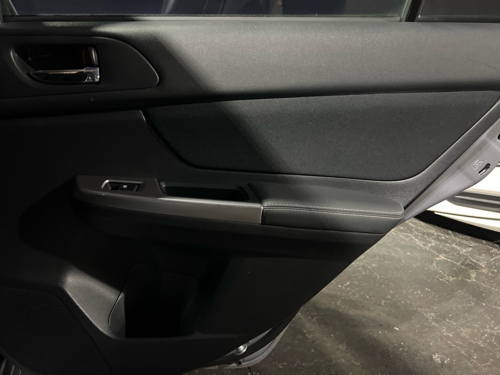 Subaru Impreza 2.0i Limited PZEV 5-Door 2016