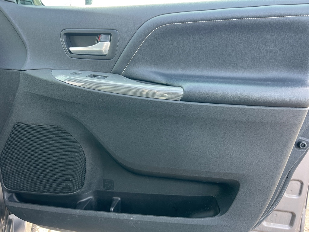 Toyota Sienna SE Premium FWD 8-Passenger V6 2015