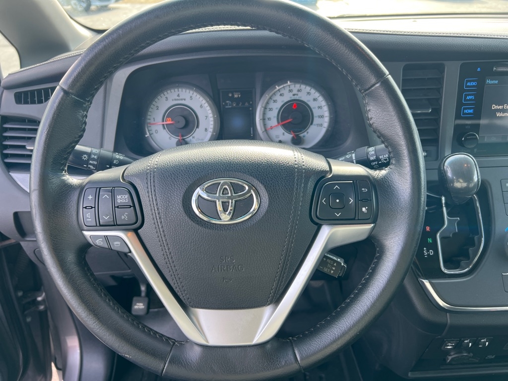 Toyota Sienna SE Premium FWD 8-Passenger V6 2015