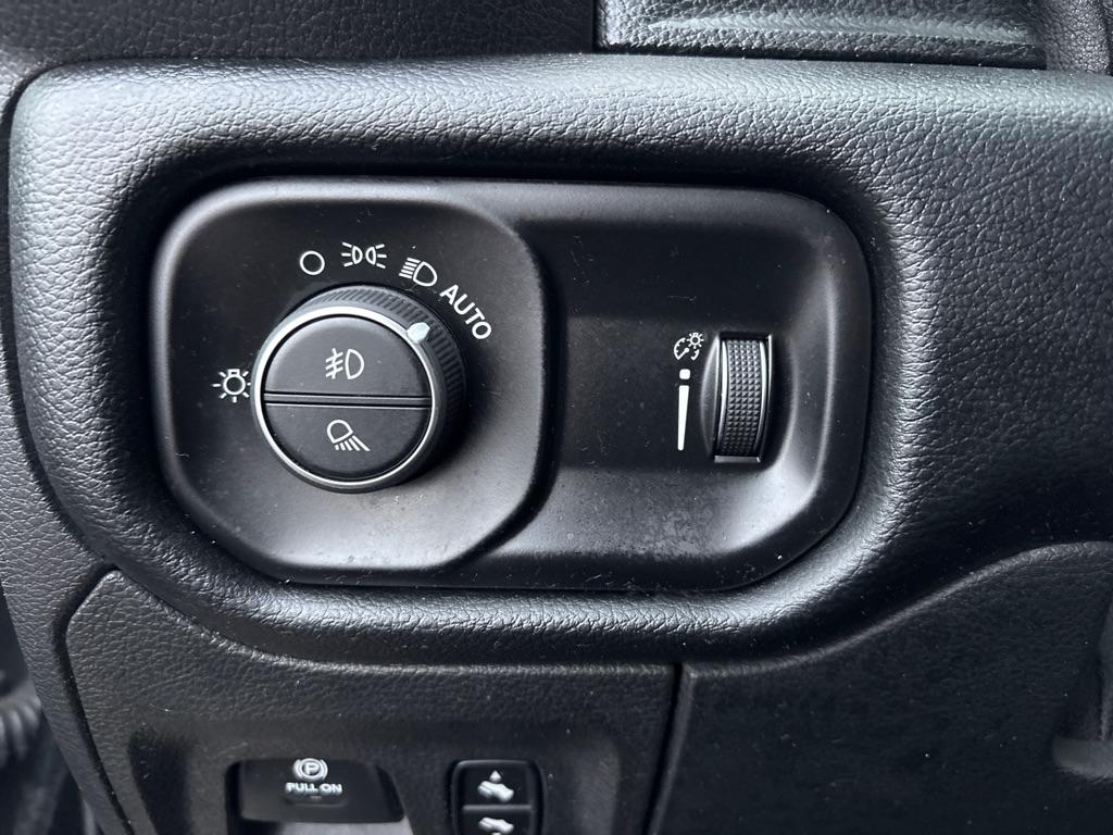 RAM 1500 Big Horn Quad Cab 4WD 2020