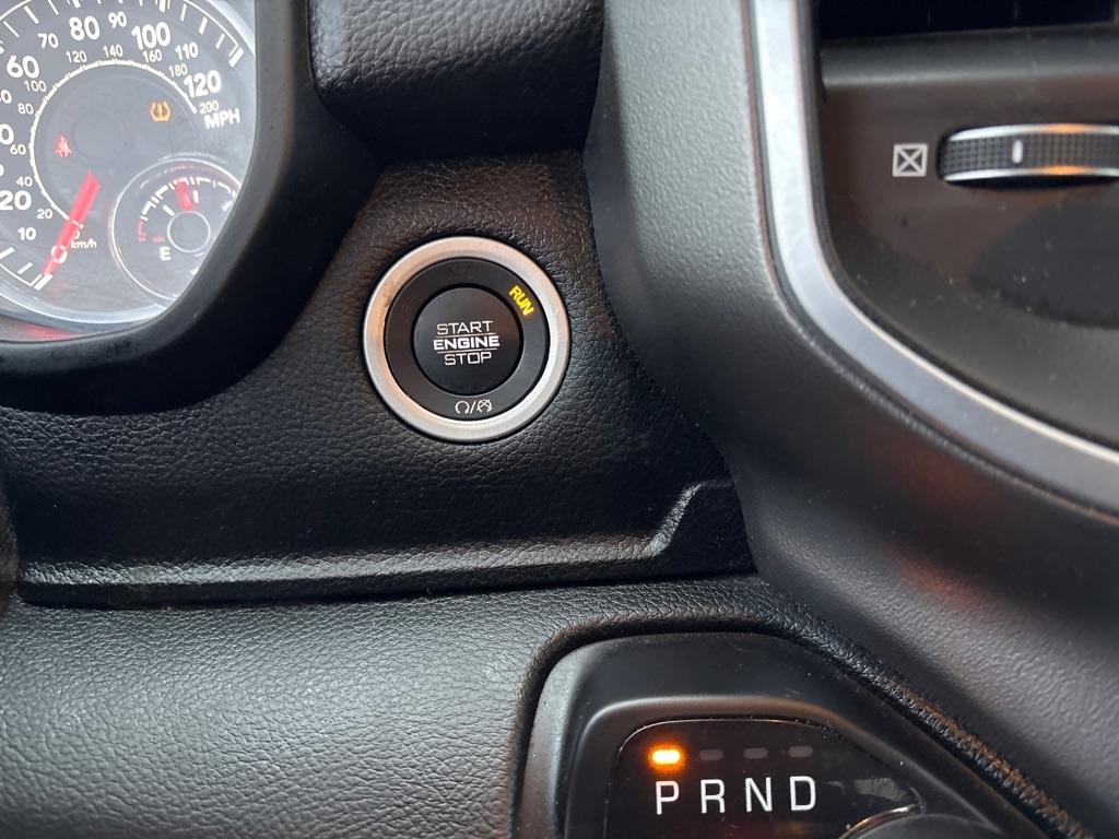 RAM 1500 Big Horn Quad Cab 4WD 2020