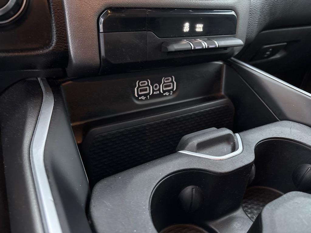 RAM 1500 Big Horn Quad Cab 4WD 2020