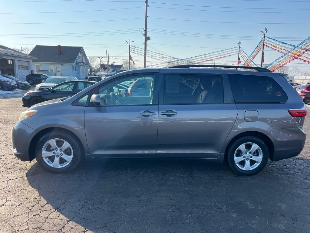 Toyota Sienna LE 8-Passenger 2017