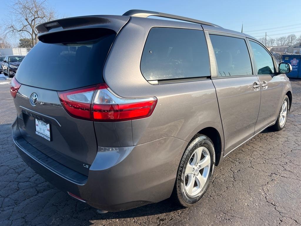 Toyota Sienna LE 8-Passenger 2017