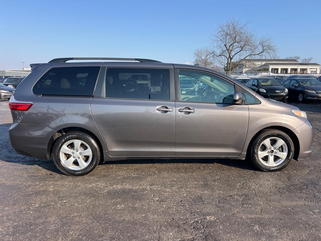Toyota Sienna LE 8-Passenger 2017