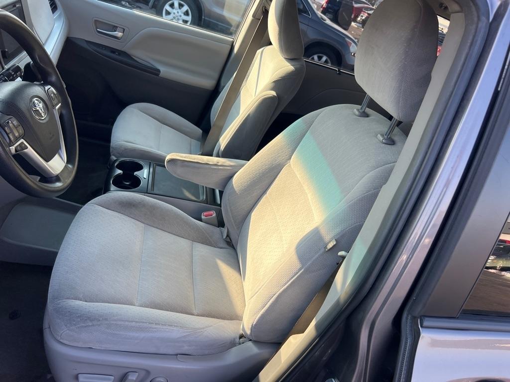 Toyota Sienna LE 8-Passenger 2017