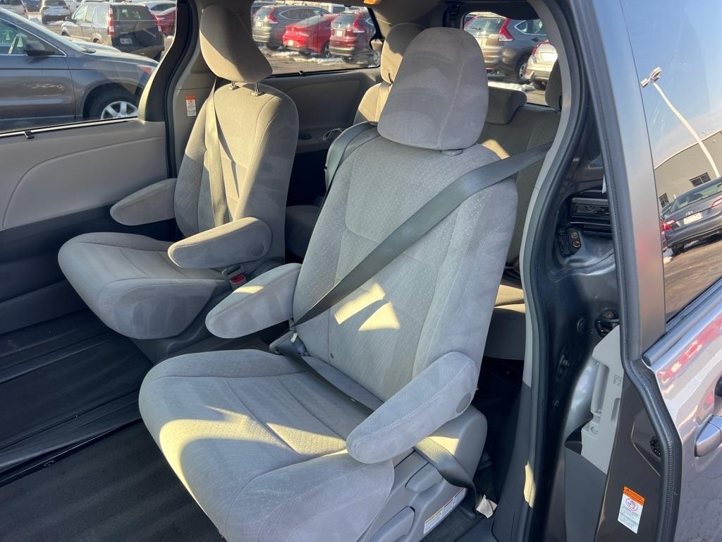 Toyota Sienna LE 8-Passenger 2017